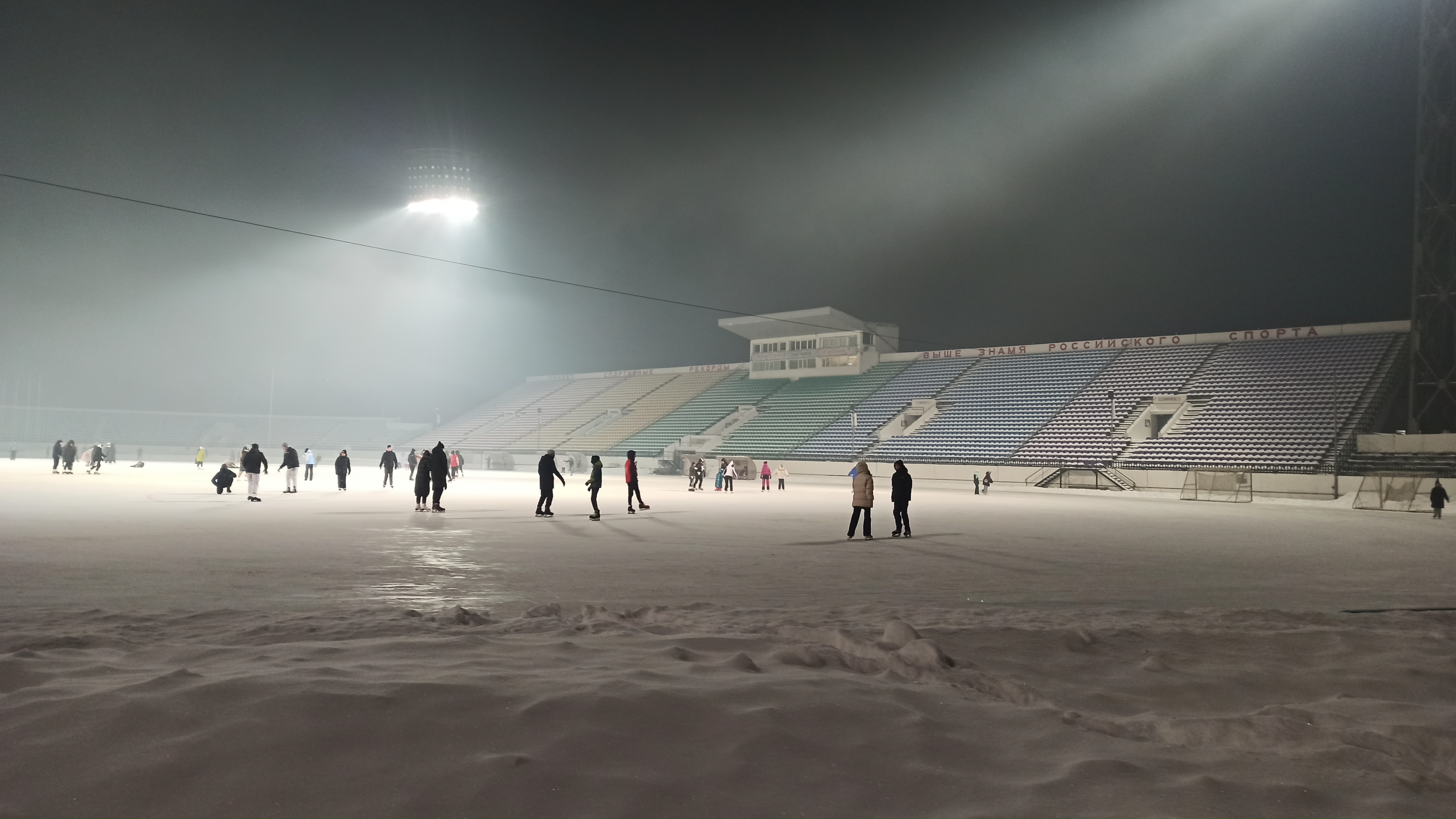 Каток на стадионе "Саяны" в Абакане.
