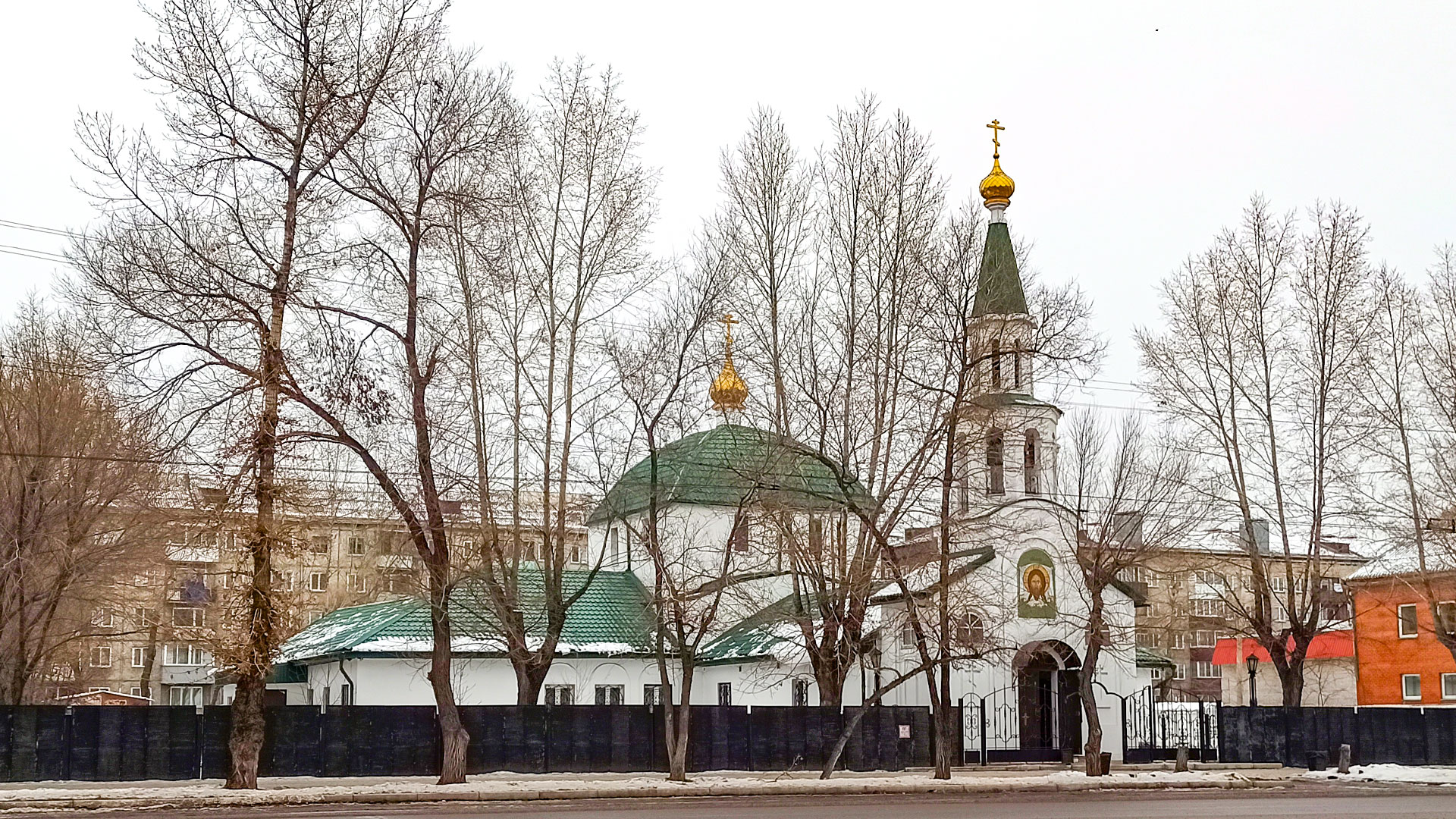 Храм святителей Московских в г. Абакан: общий вид.