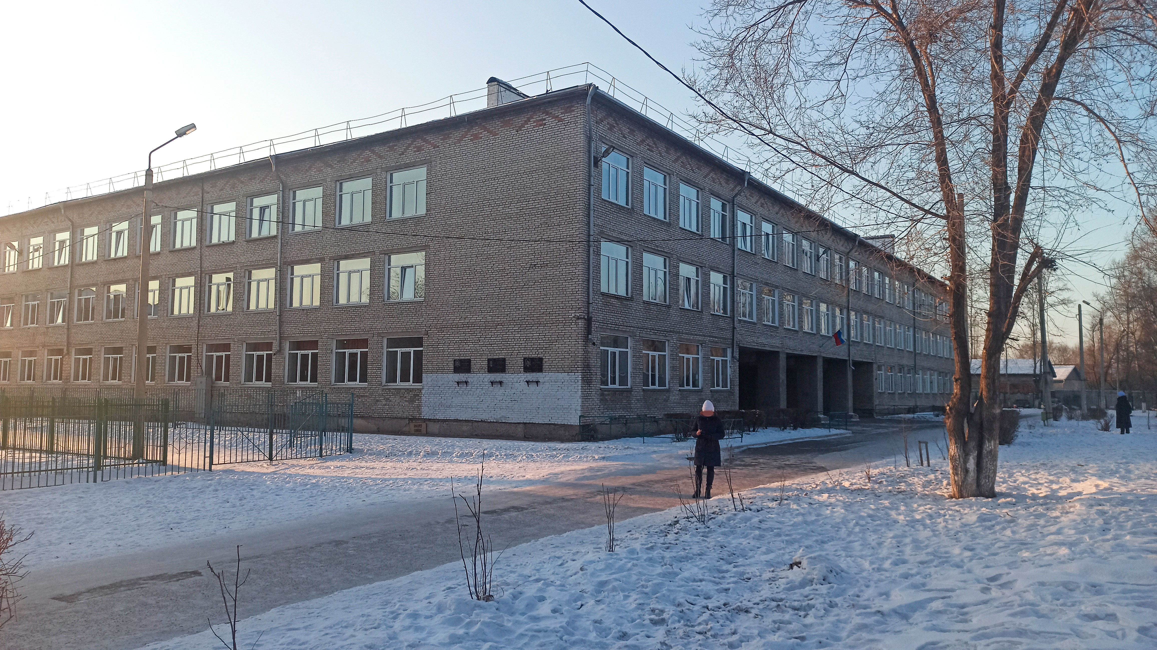Общий вид здания школы 9 г. Абакан.