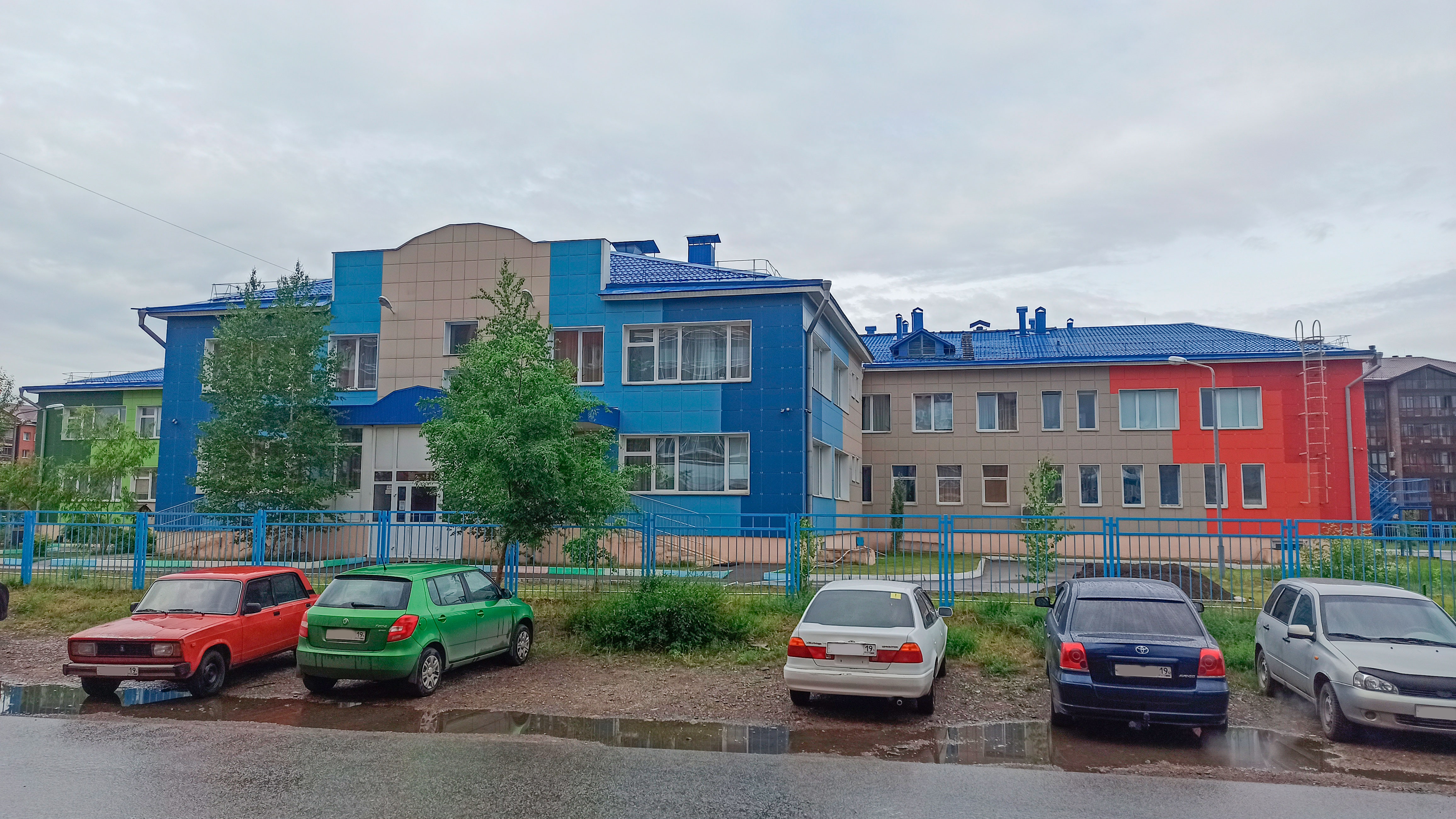 Восточная часть здания Д/С "Варенька" в Абакане.