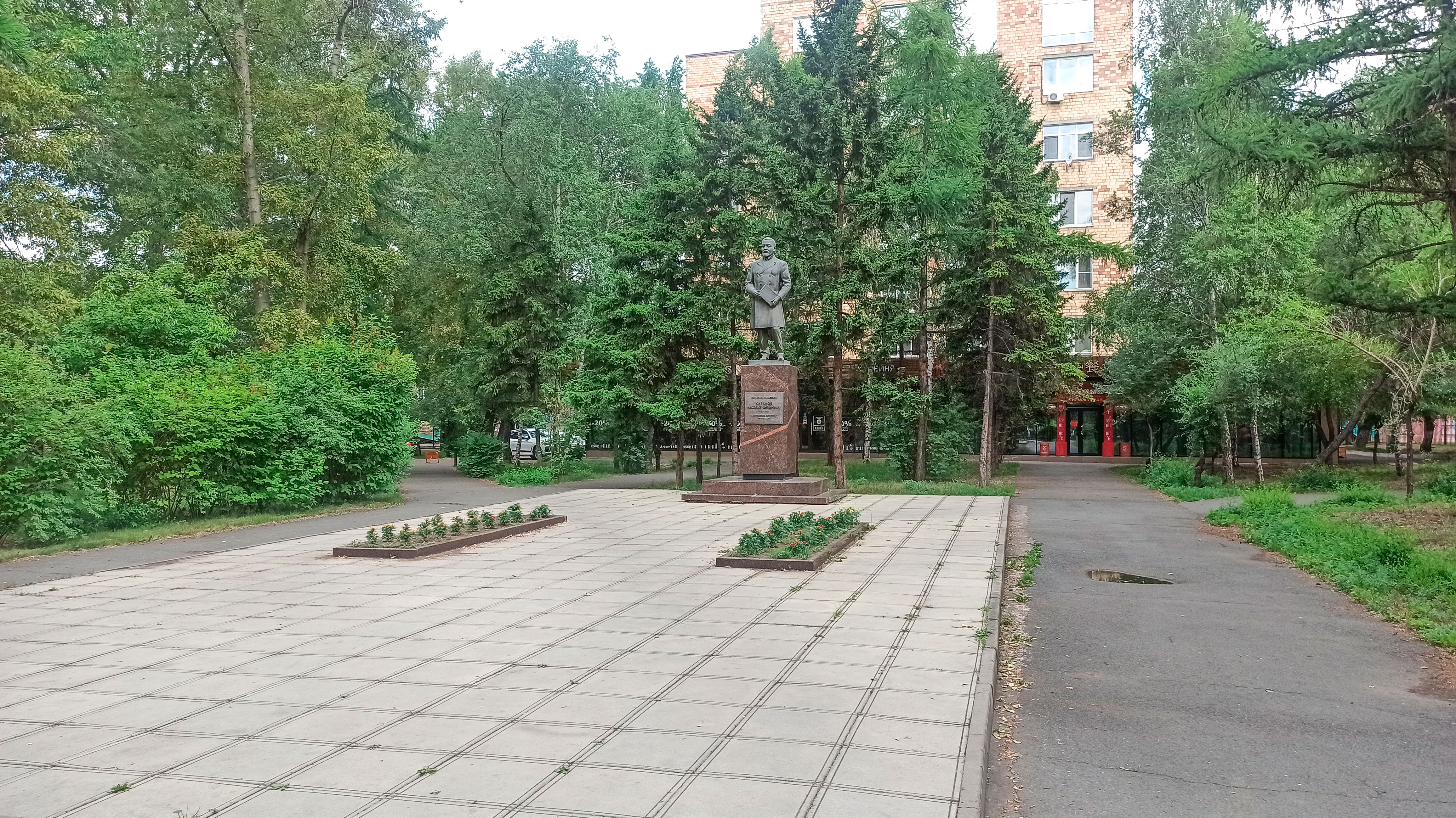 Памятник Н.Ф. Катанову в г. Абакан.