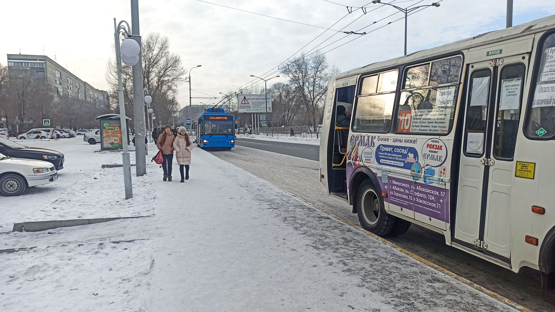 Автобус ПАЗ на остановке Рынок Северный