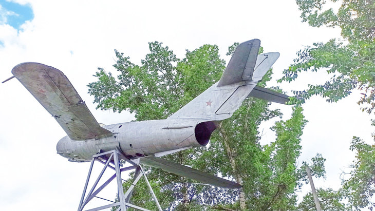 Истребитель МИГ-15 вид снизу.