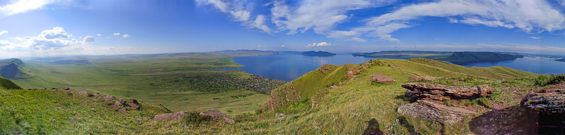 Панорамный вид с горы "Куня" на "Енисейские ворота", Хакасия.