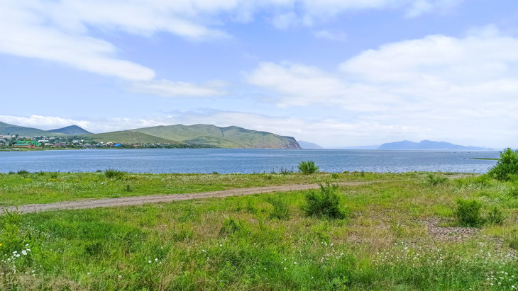 Начало Красноярского водохранилища на берегу Усть-Абакана.